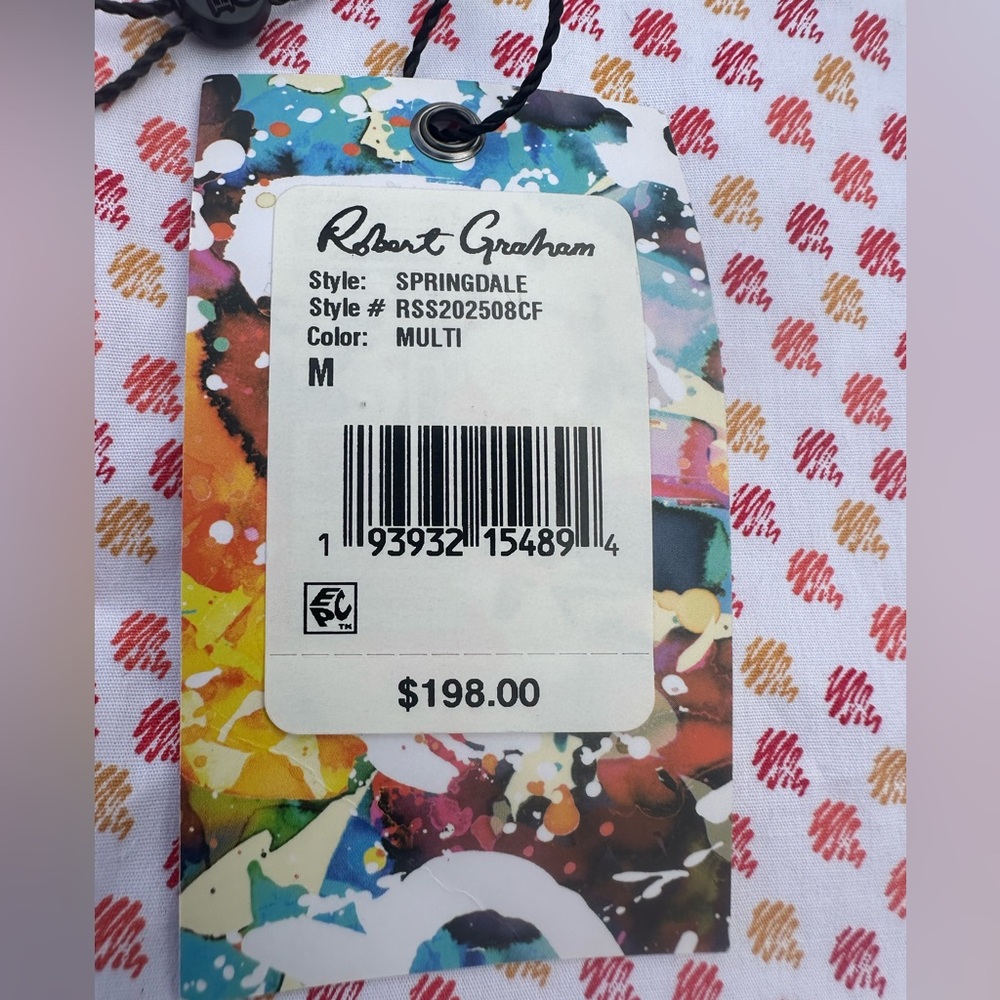 NWT Robert Graham Springdale shirt size M
98% cotton 2% spandex
